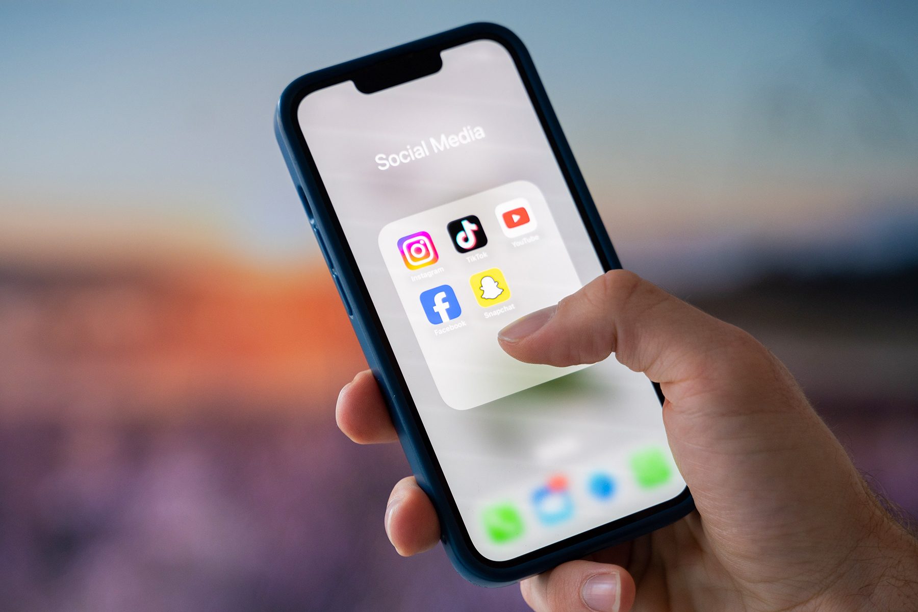 14 Money Saving Do's And Don'ts Gettyimages 2179840862