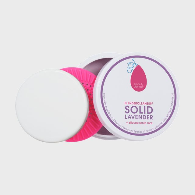 Cleansing sponge container opens, revealing pink silicone scrub mat inside, on a light gray background. Text reads 