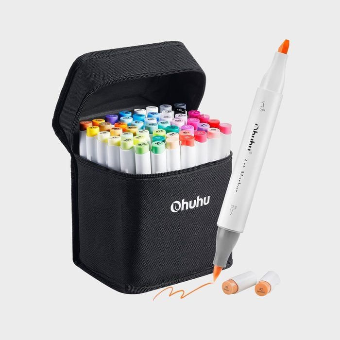 Markers fill a black case; one orange marker draws a line. The case and marker display 