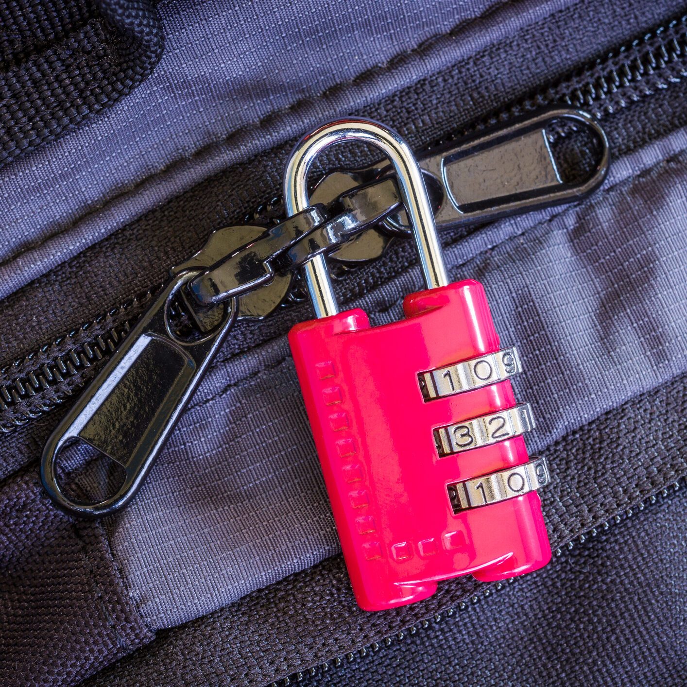 Here’s Why You Should Never Use a Padlock on Your Luggage