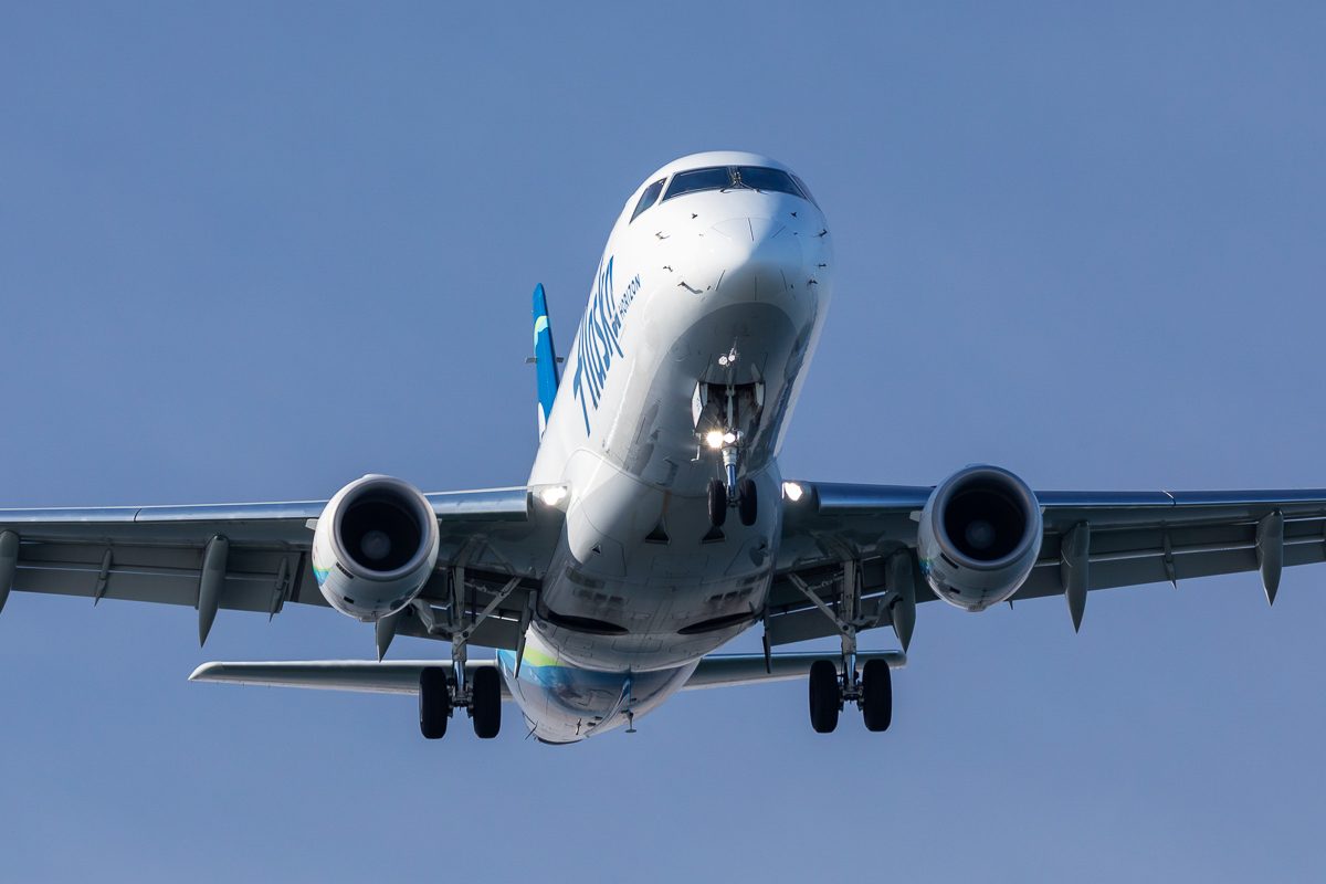 twin engine plane
