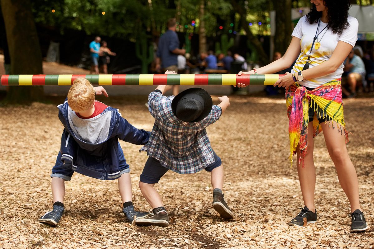 kids doing limbo