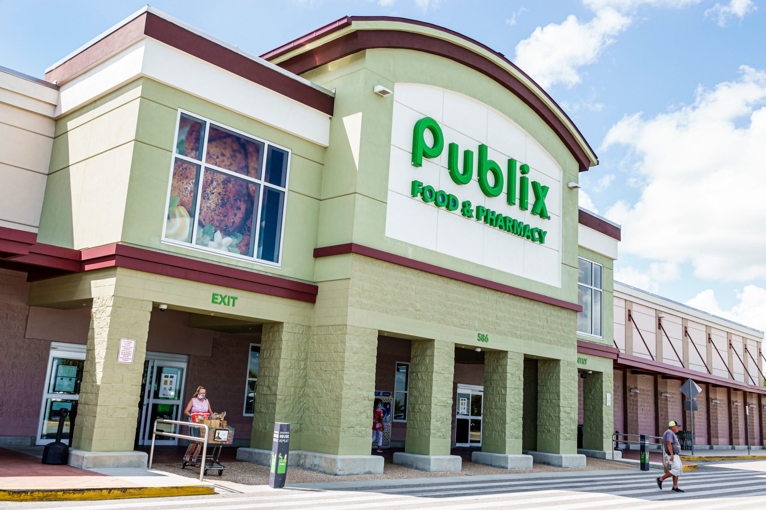 Publix supermarket exterior