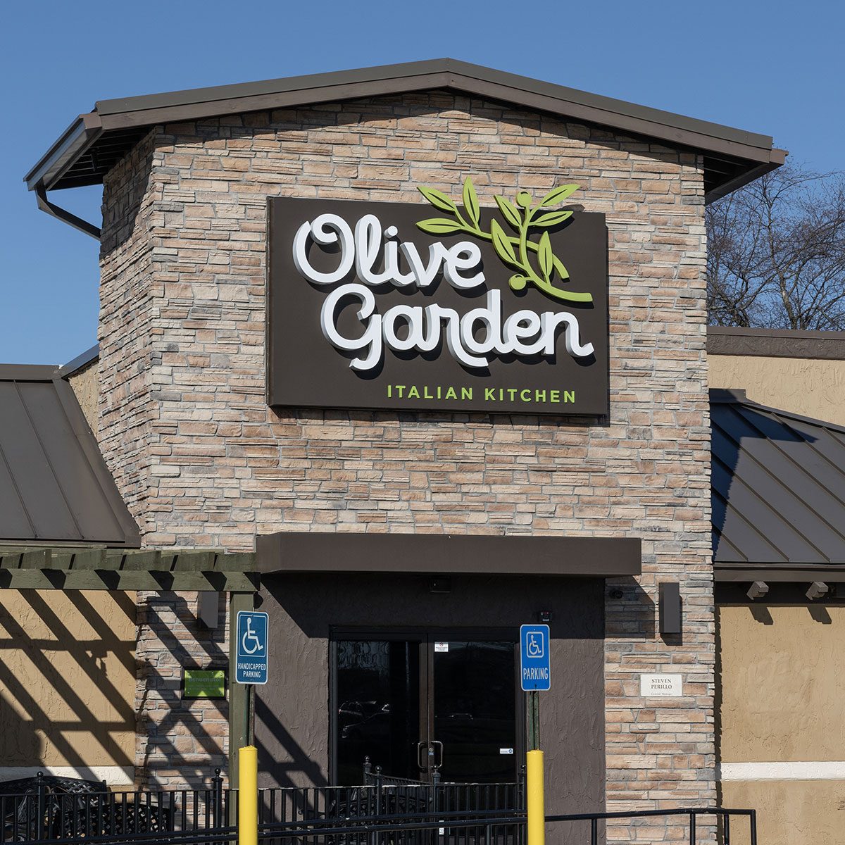 18 Secrets Olive Garden Doesn’t Want You to Know
